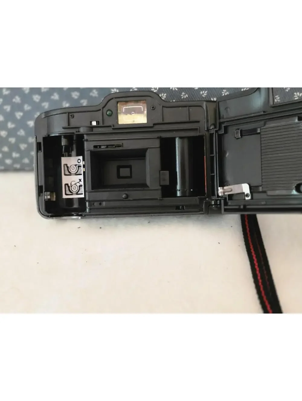 Argus FF300 35mm Point & Shoot Film Camera Auto Flash 29mm Lens Untested